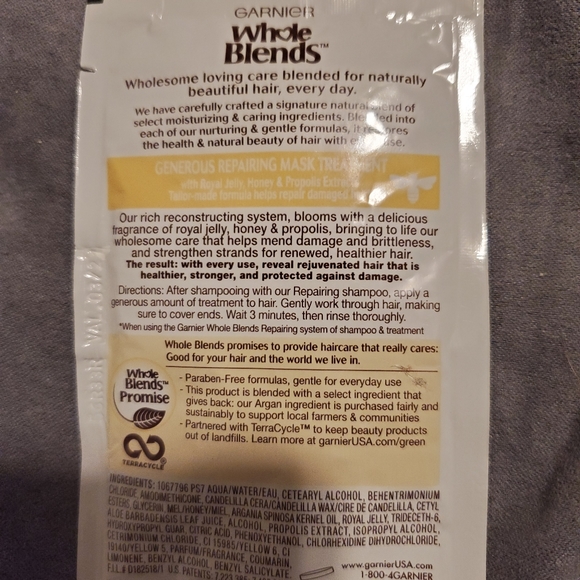 Garnier whole blends repairing hair mask: honeyNEW - Picture 7 of 8